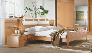 Doppelbett in Buche mit Sprossenfußteil